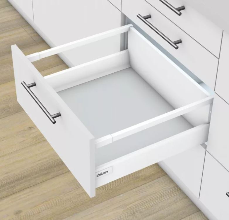 Ящик с высоким фасадом TANDEMBOX antaro с царгой K” и 1 релингом (высота D = 224 мм)